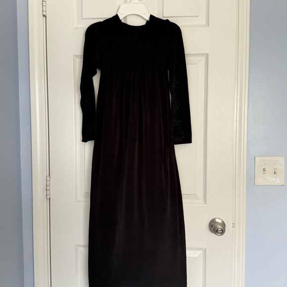 Elegant Black Long Sleeve Dress abaya with Beaded Details - Picture 3 of 8